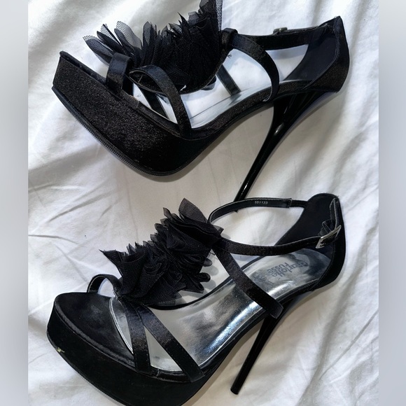 Satin Strappy with ruffles and platform perfect for going out hoco club, sz 8 - Picture 2 of 6